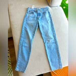 Levi’s premium wedge straight leg light blue jeans size 25